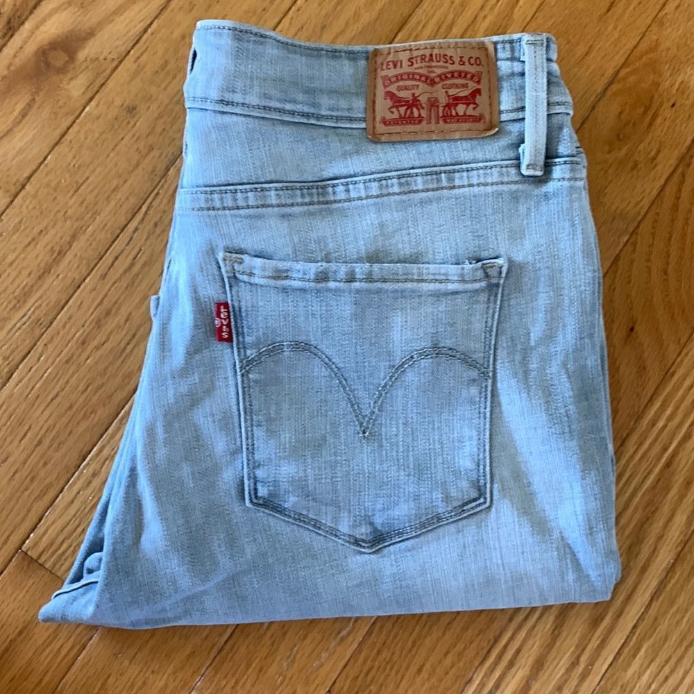 Levi’s Jeans Light Washed Mid Rise Skinny‎ straight leg size 31